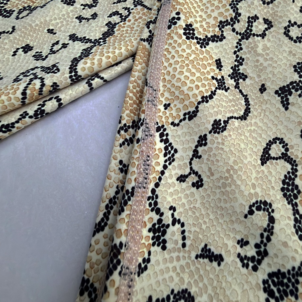 AllFenix White Python Snakeskin Pilates Set - Bra L / Leggings S - Picture 7 of 11